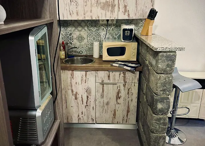 Guszti 2 بيتْش
